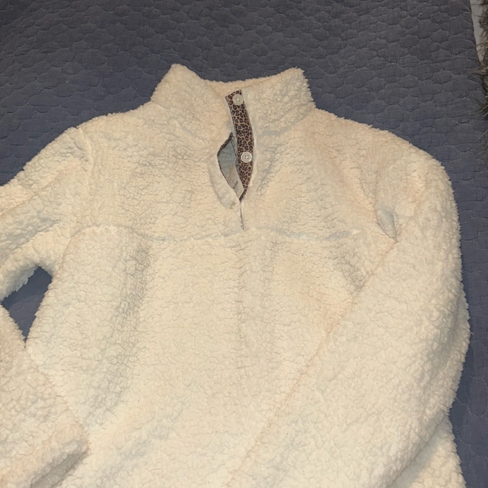 Women’s studio 19 size small comfy pull over NWT white with leopard detail